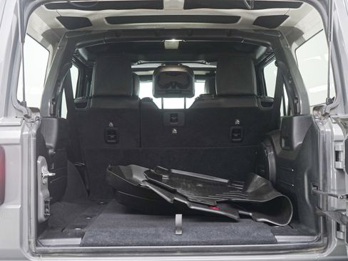 Used 2019 Jeep Wrangler Unlimited Sahara w/ Uconnect 4C Nav & Sound Group image 18