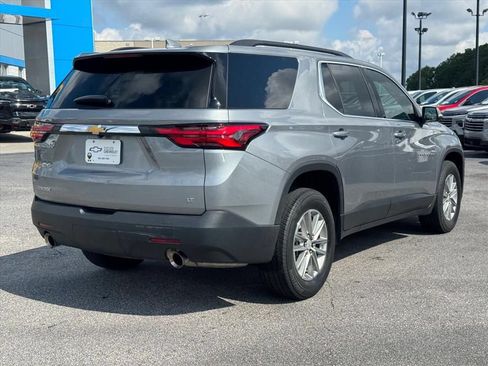 Used 2023 Chevrolet Traverse LT FWD image 3