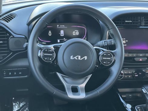 Used 2023 Kia Soul EX image 7