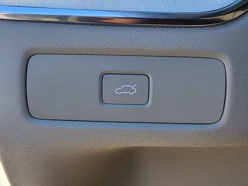 New 2026 Volvo XC60 B5 Ultra w/ Protection Package Premier image 11