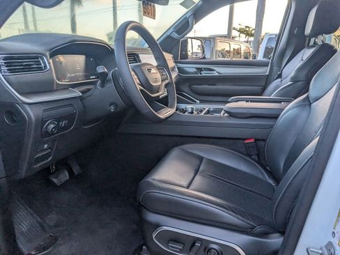 New 2025 Jeep Wagoneer 4WD w/ Convenience Group I image 12