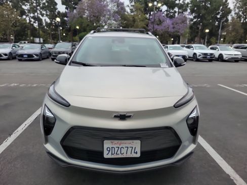 Used 2022 Chevrolet Bolt EUV LT FWD image 2