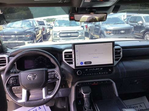 Used 2025 Toyota Sequoia Platinum AWD/4WD image 3