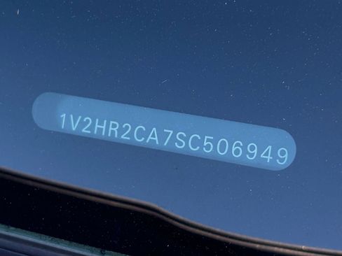 Used 2025 Volkswagen Atlas SE image 24