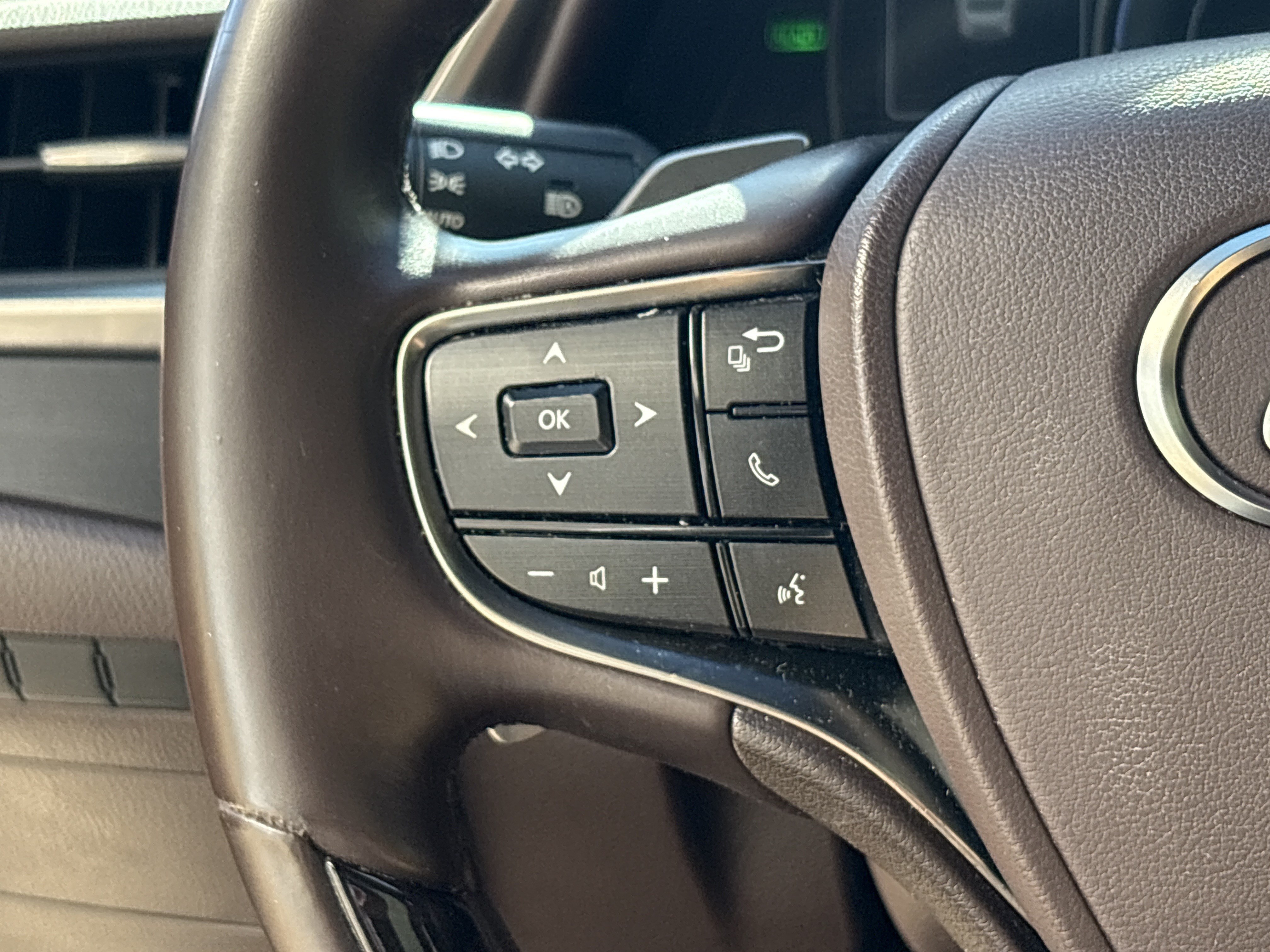 Used 2021 Lexus ES 300h w/ Accessory Package 2 FWD image 17