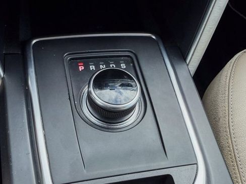 Used 2018 Land Rover Discovery Sport HSE image 18