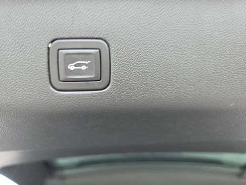 Certified 2023 GMC Yukon SLT w/ SLT Luxury Package AWD/4WD image 14