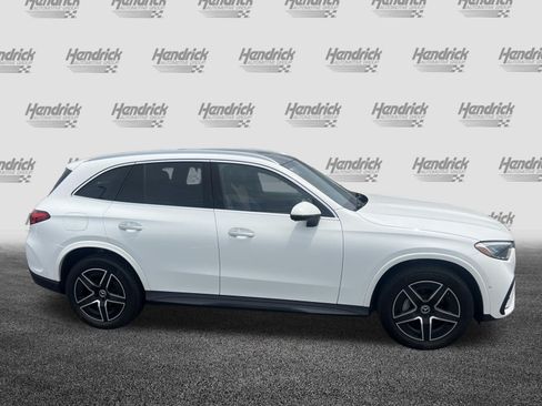 Used 2025 Mercedes-Benz GLC 300 4MATIC image 11
