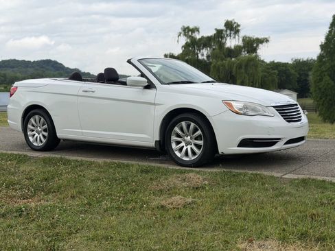 Used 2012 Chrysler 200 Touring FWD image 10