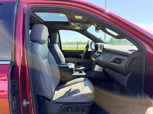 Used 2023 Chevrolet Suburban LT w/ Luxury Package AWD/4WD image 11