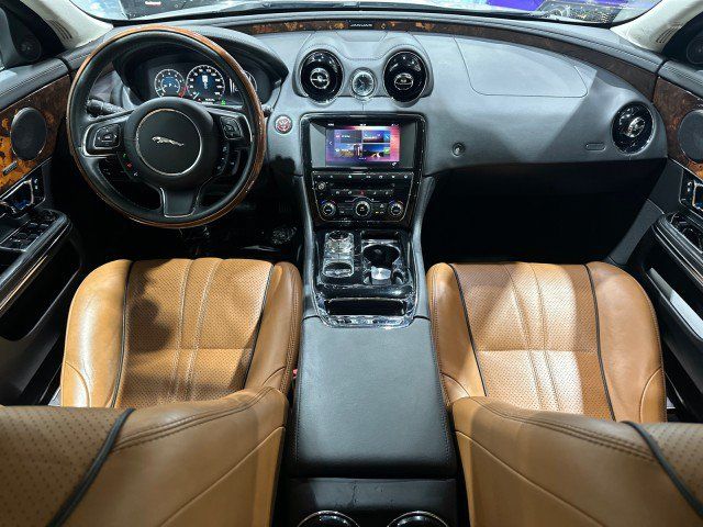 Used 2016 Jaguar XJ R-Sport RWD image 60