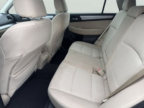 Used 2018 Subaru Outback 2.5i Premium image 12