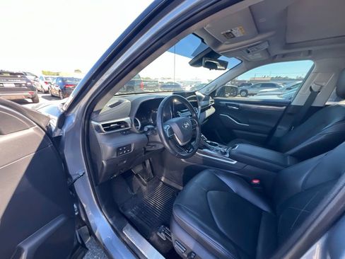 Used 2022 Toyota Highlander Platinum AWD/4WD image 10