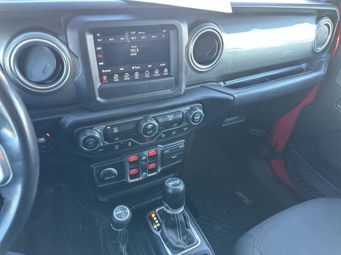 Used 2019 Jeep Wrangler Unlimited Sahara w/ Safety Group image 11