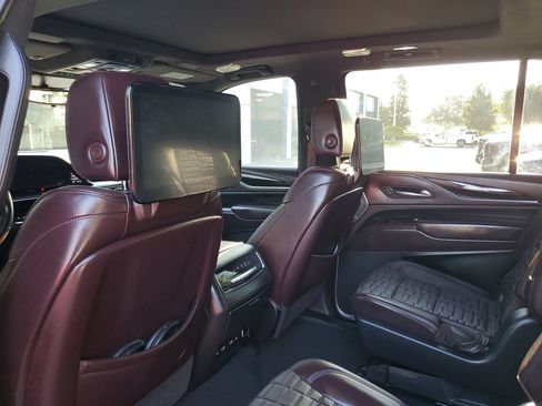 Used 2021 Cadillac Escalade ESV Sport Platinum RWD image 10