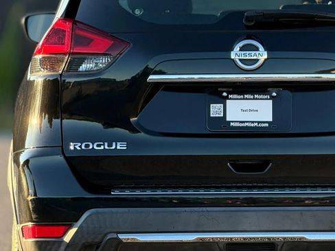Used 2018 Nissan Rogue S AWD/4WD image 13