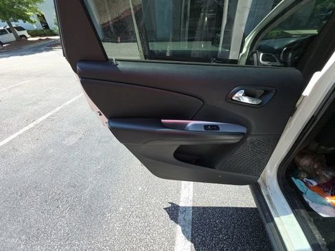 Used 2020 Dodge Journey SE FWD image 13