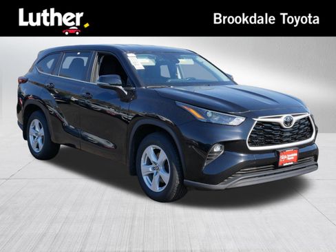 Certified 2024 Toyota Highlander LE AWD/4WD image 1