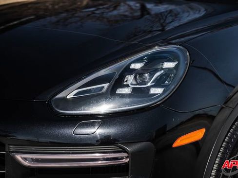 Used 2015 Porsche Cayenne Turbo image 38