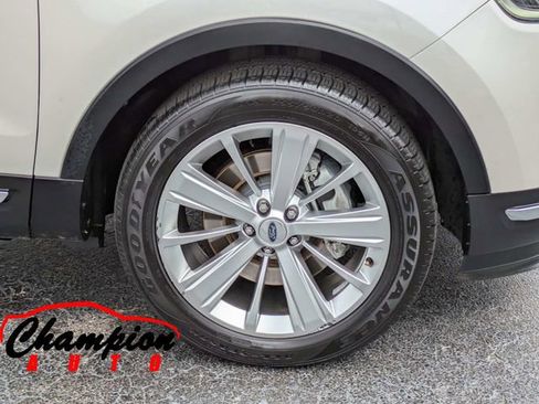 Used 2019 Ford Explorer Limited w/ Ford Safe & Smart Package image 12