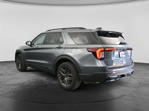 Used 2025 Ford Explorer ST-Line w/ ST-Line Street Pack AWD/4WD image 11