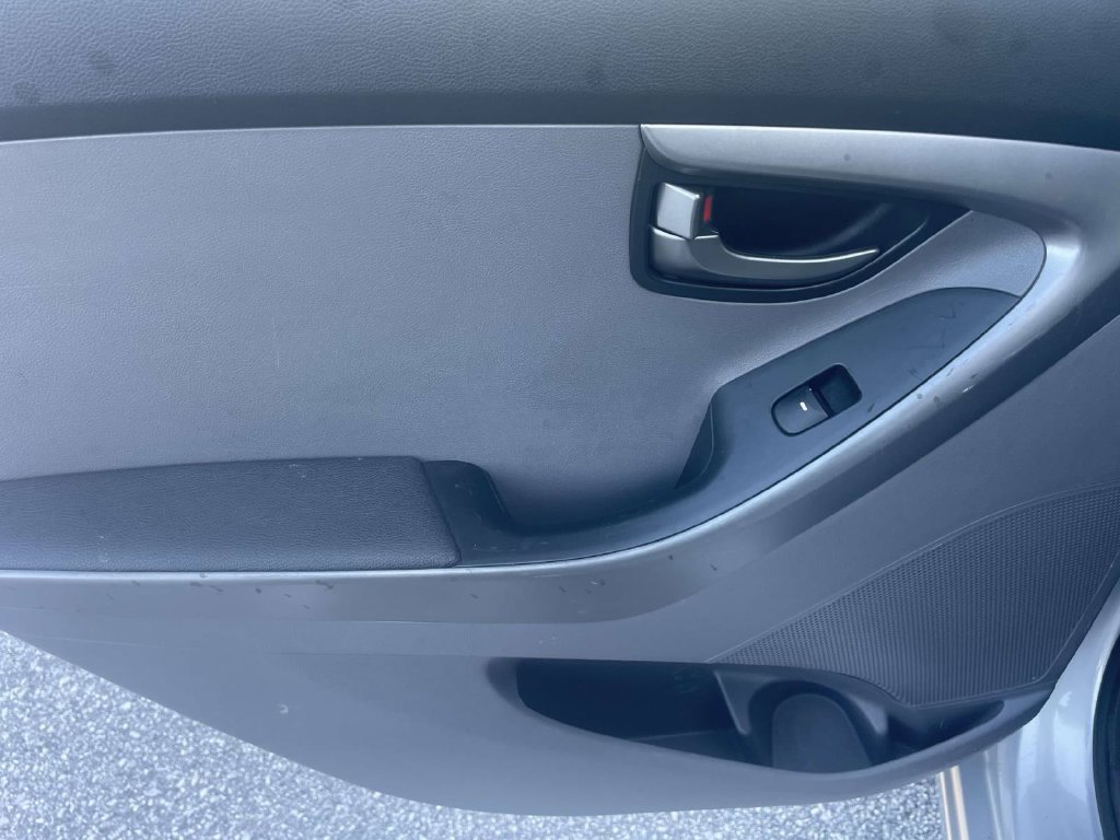 Used 2013 Hyundai Elantra GLS FWD image 14