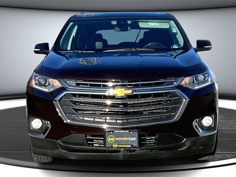 Used 2021 Chevrolet Traverse LT image 2