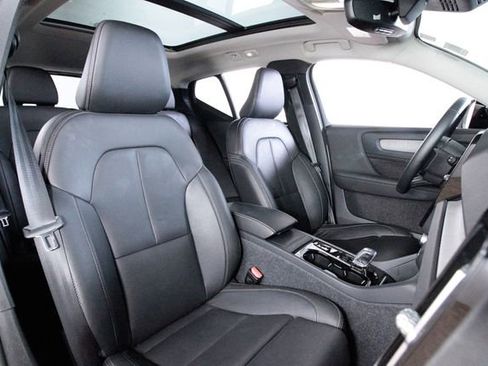 Certified 2025 Volvo XC40 B5 Ultra w/ Protection Package Premier AWD/4WD image 21