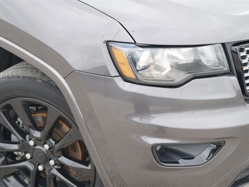 Used 2019 Jeep Grand Cherokee Altitude AWD/4WD image 3