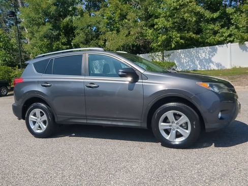 Used 2013 Toyota RAV4 XLE AWD/4WD image 2