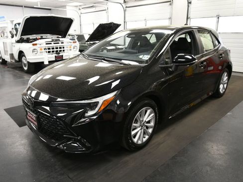 Used 2023 Toyota Corolla SE image 3