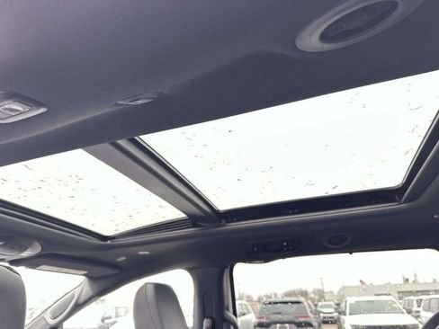 New 2026 Chrysler Pacifica Limited image 10