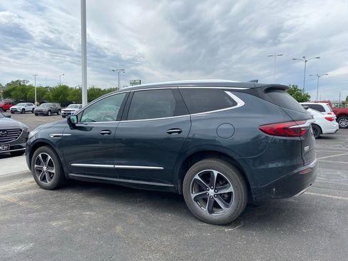 Used 2019 Buick Enclave Essence w/ LPO, Luxury Package AWD/4WD image 2