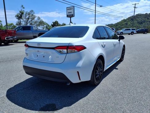 Used 2025 Toyota Corolla LE image 3