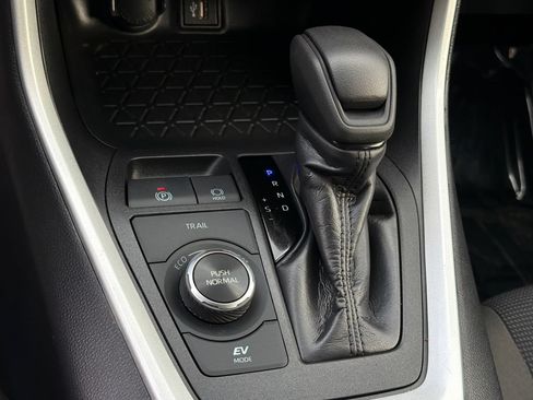 Used 2025 Toyota RAV4 LE AWD/4WD image 26