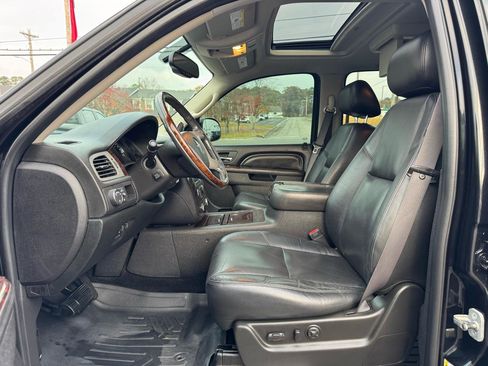 Used 2011 GMC Yukon XL Denali RWD image 16