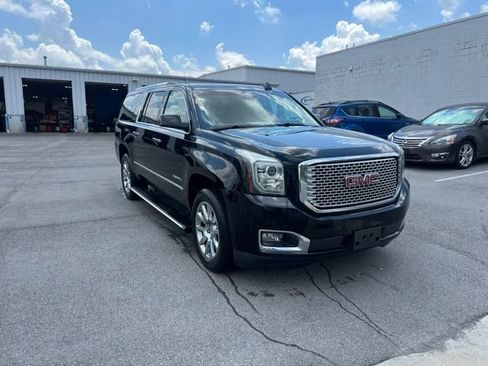 Used 2015 GMC Yukon XL Denali w/ Premium Package AWD/4WD image 7
