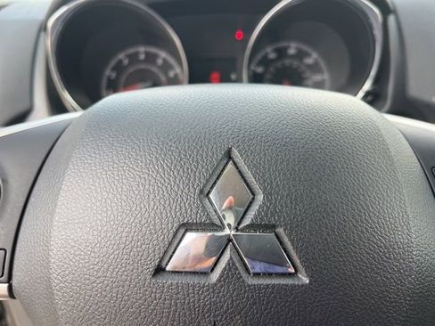 Used 2025 Mitsubishi Outlander Sport LE AWD/4WD image 28