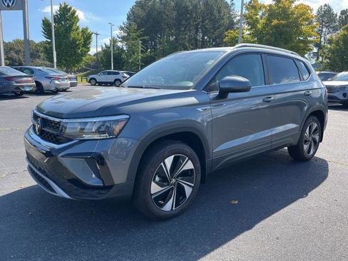 New 2024 Volkswagen Taos SE image 1