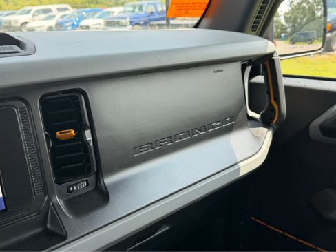 Used 2023 Ford Bronco Badlands AWD/4WD image 16