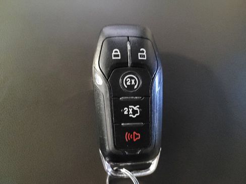 Used 2017 Lincoln MKX Reserve FWD image 32