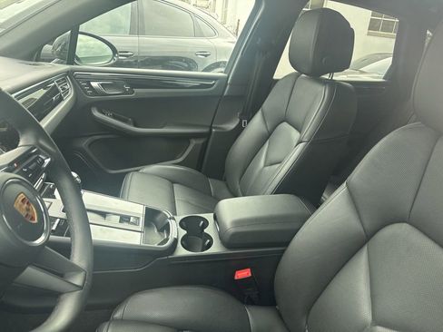 Certified 2026 Porsche Macan AWD/4WD image 7