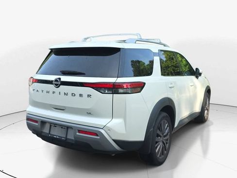 Used 2024 Nissan Pathfinder SL w/ SL Premium Package FWD image 6