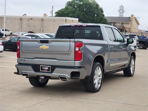 Used 2025 Chevrolet Silverado 1500 High Country w/ High Country Premium Package AWD/4WD image 15