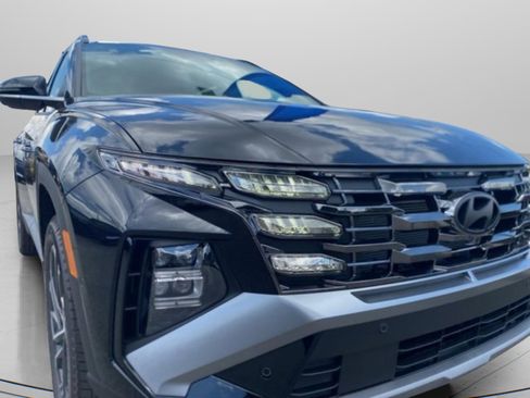 New 2025 Hyundai Tucson Limited image 3