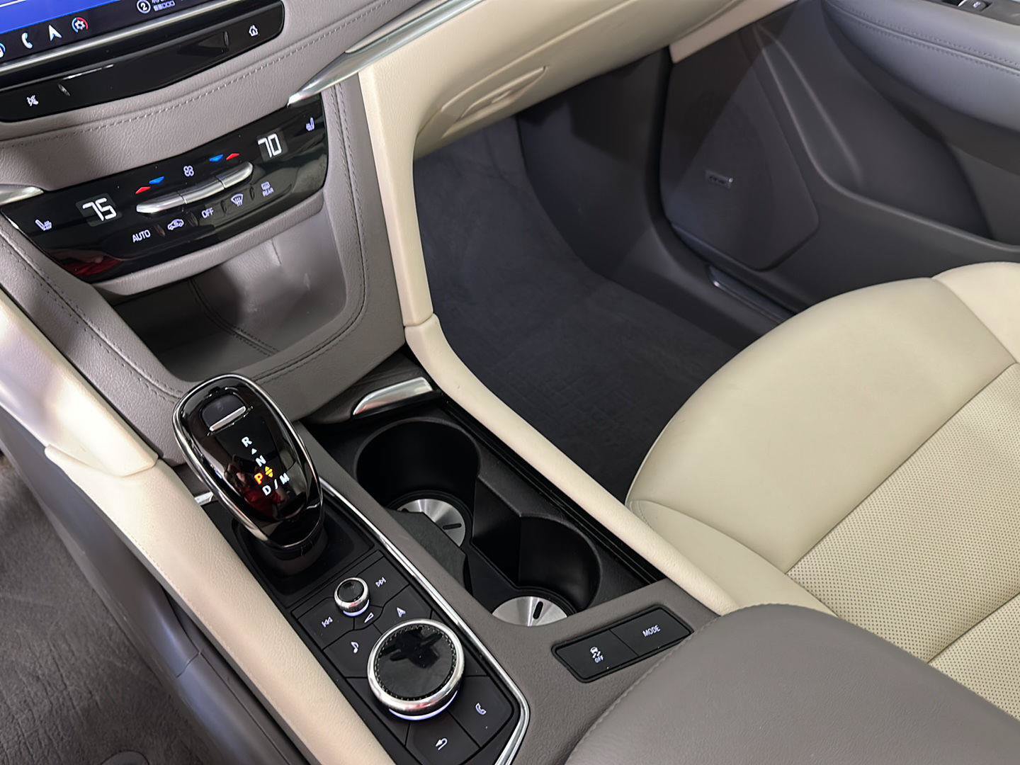 Used 2024 Cadillac XT5 Premium Luxury AWD/4WD image 17