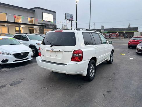 Used 2005 Toyota Highlander 4WD V6 w/ 3rd Row image 7