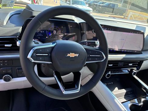 New 2026 Chevrolet Suburban Premier image 36