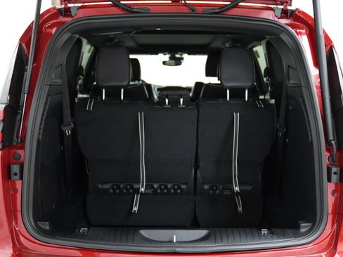 New 2026 Chrysler Pacifica Limited image 9