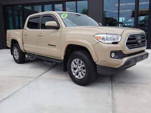 Used 2018 Toyota Tacoma SR5 RWD image 1